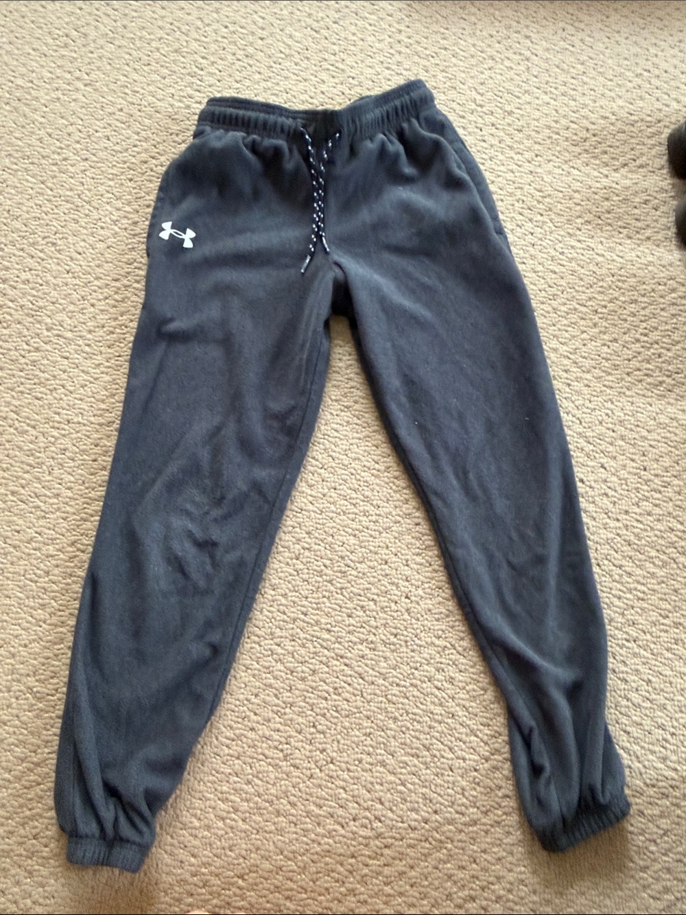 Under Armour youth medium dark grey Jogger Sweatpants with Logo